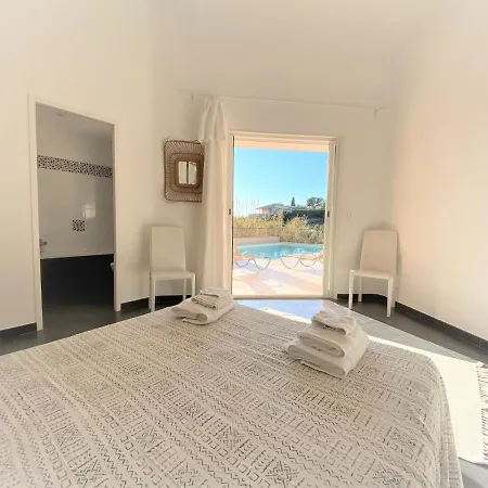 Superbe Avec Piscine Chauffee Et Acces Direct A La Plage * Sainte-Lucie de Porto-Vecchio
