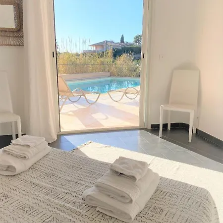 Superbe Avec Piscine Chauffee Et Acces Direct A La Plage Villa *