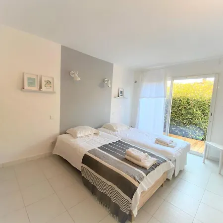 Superbe Avec Piscine Chauffee Et Acces Direct A La Plage * Sainte-Lucie de Porto-Vecchio
