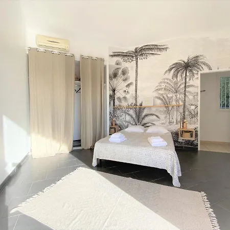 Superbe Avec Piscine Chauffee Et Acces Direct A La Plage * Sainte-Lucie de Porto-Vecchio
